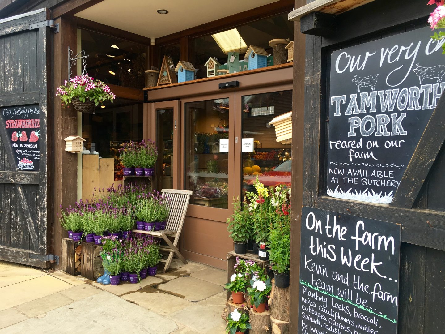 Entrance to Farndon Fields Farm Shop 